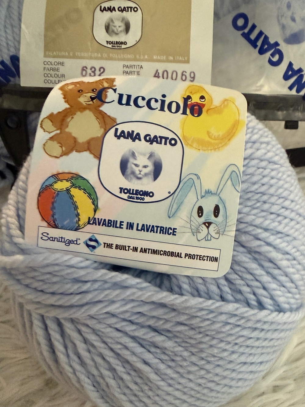 Lana Gatto Cucciolo soft wool ideal for baby projects. 9 balls total.